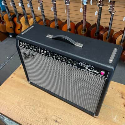 Fender 68 Custom Vibrolux Reverb Reissue Guitar Tube Combo Amp w/Footswitch & G10 Greenbacks image 3