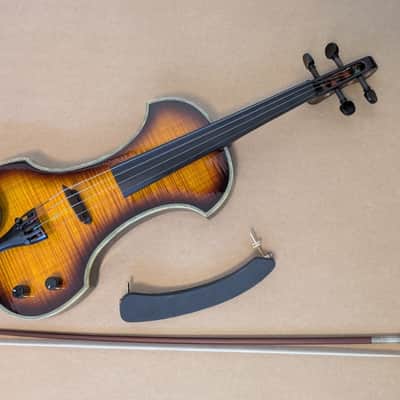 Fender FV-3 Deluxe Electric Violin Sunburst with Hard Case Bow & Accesories image 3