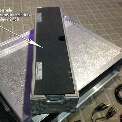 Shure UC4-MB Inalámbrico SM58 UC2-MB - 2 unidades con Flight case Facet image 16