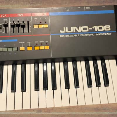 Roland Juno-106 61-Key Programmable Polyphonic Synthesizer W/ ZIPPER BAG CASING