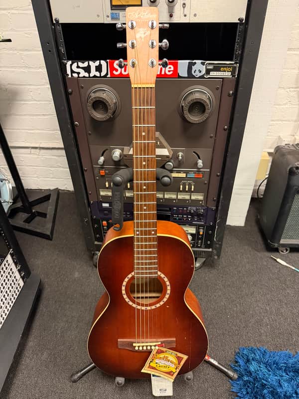 Art & Lutherie AMI CEDAR 2006 - Antique burst image 1