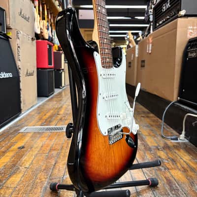 Fender Player Stratocaster Electric Guitar 2021 3-Color Sunburst w/Gator Hard Case image 2