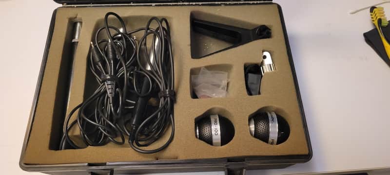 Realistic Pro-100 Dynamic microphone set 70s image 1