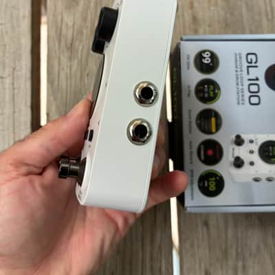 Mooer GL100 looper Drum machine  - White with box sampler groove box image 11