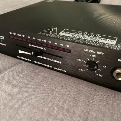 dbx 163X Over Easy Compressor / Limiter | Reverb