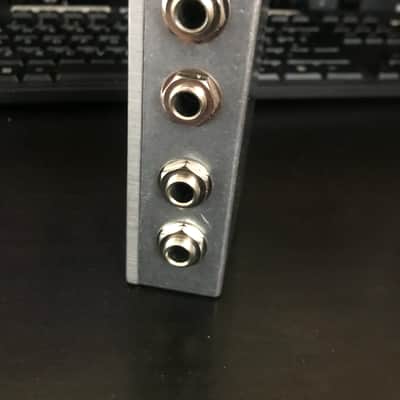 Patchbay X4 - Custom pedalboard interface - Loop Guitar Pedal - Julian Doe Electronics image 2