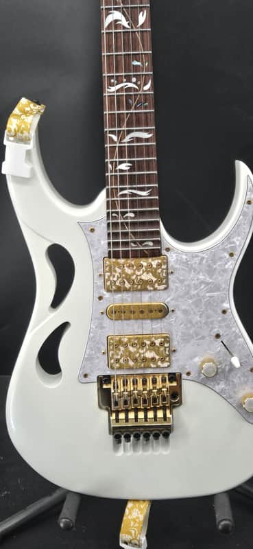Ibanez Steve Vai PIA3761 Stallion White w/OHSC