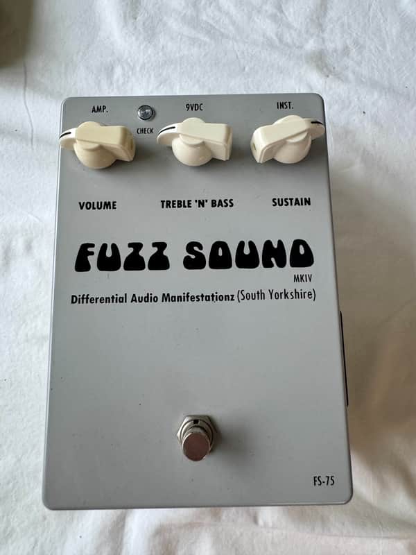 D*A*M*  Differential Audio Manifestationz (South Yorkshire) MKIV, DAM Fuzz Sound FS-75 #051 (2010) – Mint Condition, Early Serial image 1