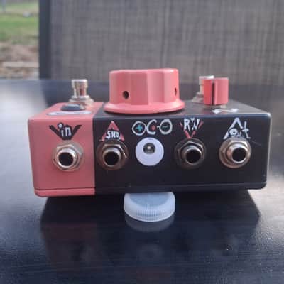 Anchored Cloud Sound JHS inspired feedback looper 2026 - Pink/black/ handpainted image 9