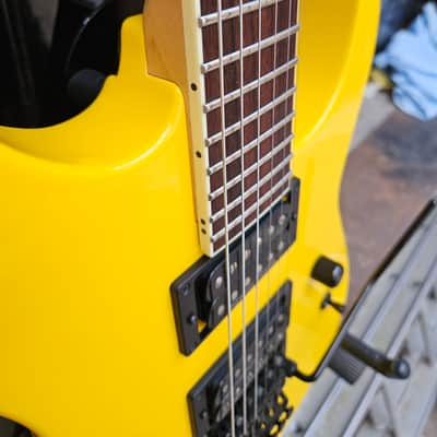 Jackson USA Dinky Custom Shop Grafitti Yellow 2021 - Grafitti Yellow image 4