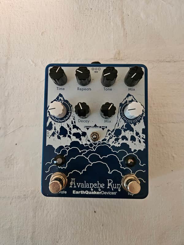 EarthQuaker Devices Avalanche Run Stereo Reverb & Delay with Tap Tempo V2