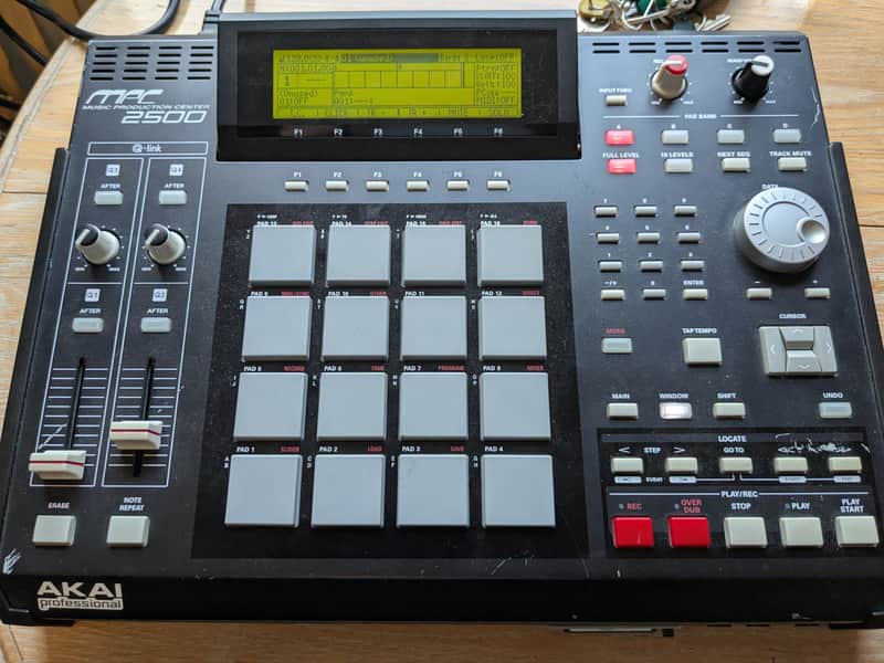 Akai MPC2500 Music Production Center