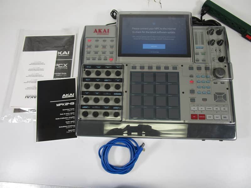 Immagine Akai MPCX Special Edition Standalone Sampler / Sequencer & Cover - 1
