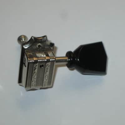 ONE near A+ genuine Gibson (Kluson) Deluxe Vintage Style Tuner for high D, A, low E side - PMMH model but with Black BUTTON (& says KLUSON DELUXE) + screws, washer, & nut with threaded shaft - HARDWARE: Nickel (from 2013 LPJ - NO guitar included) image 7