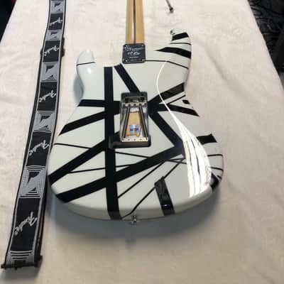 Charvel EVH Art Series 2004 - 2007 - Black / White image 5