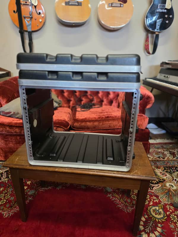 SKB 8u Rack Case Molded image 1