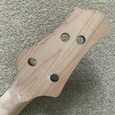 Tagima 4 String Bass Maple Wood Neck, Rosewood Fretboard 21 Frets image 3