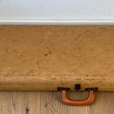 1950's Fender Musicmaster, Duo-Sonic Brown Guitar Case, Great Case for Your Guitar ! ! image 13