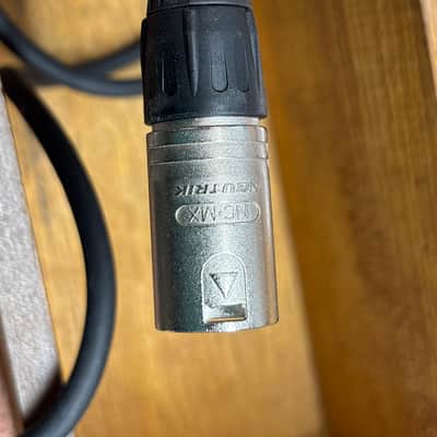 Super Clean Toshiba F Ribbon microphone with new ribbon & cable - film prop used on screen! Walnut case image 3