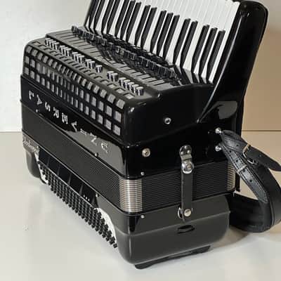 Universal Electrovox Fullsize Piano Accordion LMM (41 key / 120 Bass) W/ Case image 5