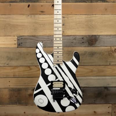 EVH Striped Series Circles Electric Guitar White & Black w/ Gigbag image 4