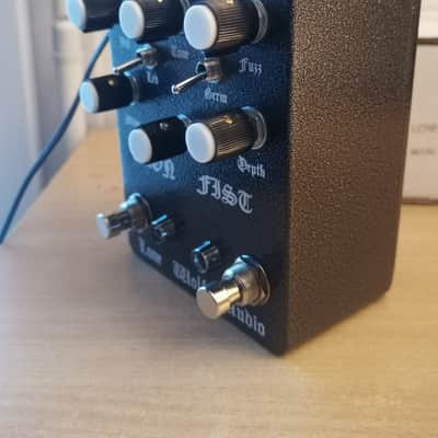 Lone Wolf Audio Iron Fist V3 fuzz image 4