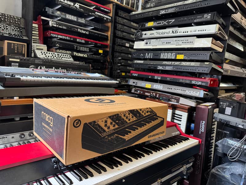 Moog Grandmother 32-Key Semi-Modular Analog Synthesizer in box //ARMENS// image 1