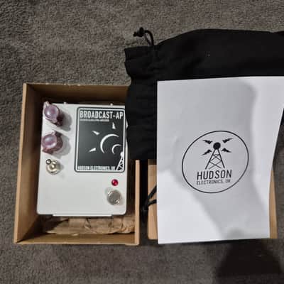 Hudson Electronics Broadcast-AP Ariel Posen Signature 2019 - Present - White image 2