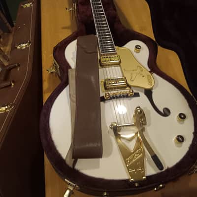 Gretsch G6136TG Players Edition Falcon Hollow Body with Bigsby 2021 - Present - White image 3