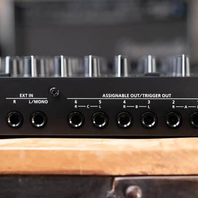 Roland TR-8S Rhythm Performer Drum Machine image 11
