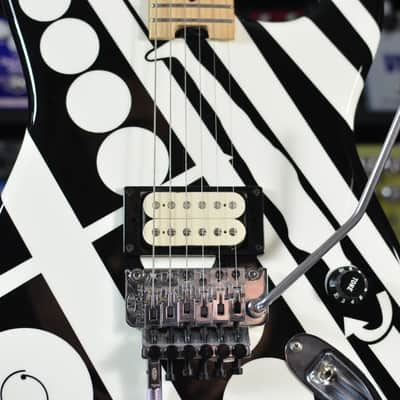 EVH Striped Series "Circles/See Ya" 2010 - 2024 - Gloss Black/White image 5