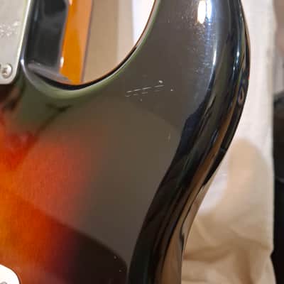 Squier Classic Vibe '60s Stratocaster Left-Handed with Laurel Fretboard 2019 - Present - 3-Color Sunburst image 7