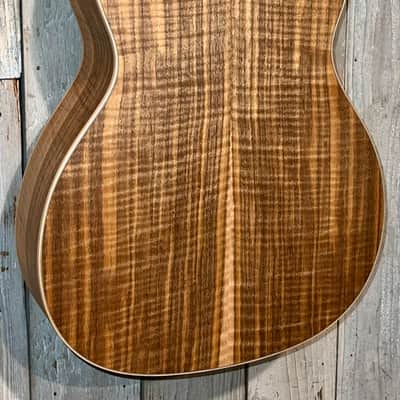 Larrivee 000-40 Custom Figured European Walnut Natural, Larrivee's Private Wood Stash Guitar ! image 10
