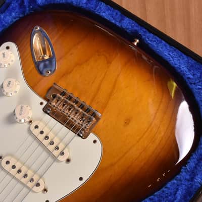 Fender 75th Anniversary Commemorative Stratocaster Maple Neck 2-Color Bourbon Burst image 4