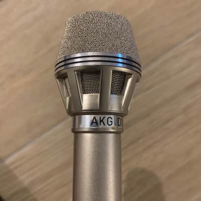 Vintage AKG D 190c with original case and accesories image 3