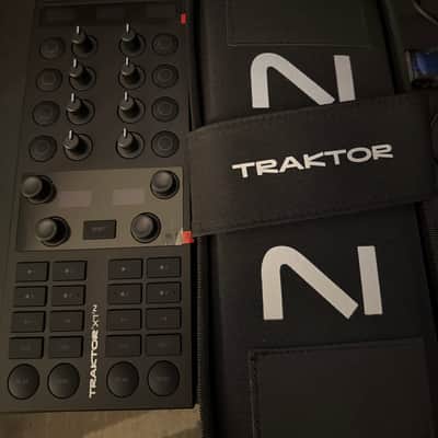 Native Instruments Traktor X1 MK3 with Case image 1