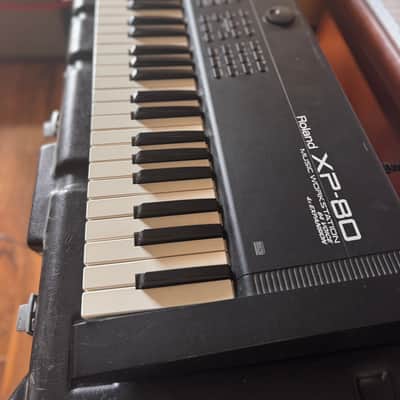 Roland XP-80 76-Key 64-Voice Music Workstation Keyboard 1999 - 2004 - Black