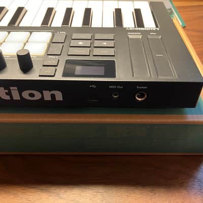 Novation Launchkey Mini 25 MKIV MIDI Keyboard Controller 2024 - Present - Black image 7