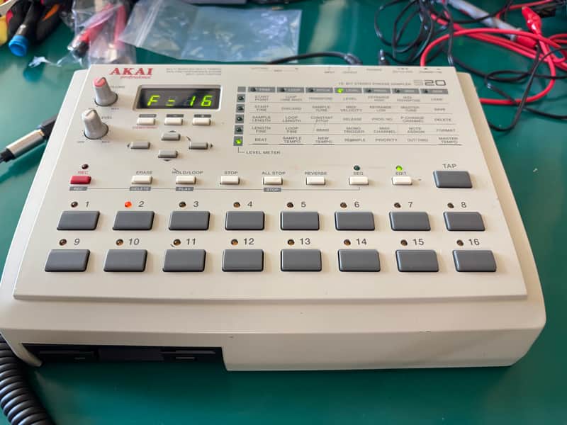 Akai S20 Stereo Phrase Sampler 1997 - White- SERVICED - MAXED image 1