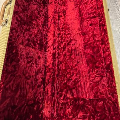 Fender Tweed Hardshell Bass Guitar Case – Red Plush Interior image 4