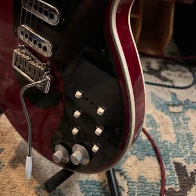 Burns Brian May Signature Specisl 2000’s - Red image 3