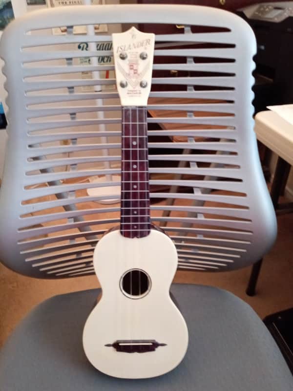 1950s Maccaferri Islander soprano ukulele plus accessories image 1