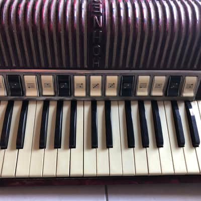 Hohner Tango VM 120 bass Bordeaux image 5