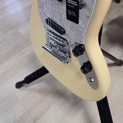 Fender American Mustang BRAND NEW 75th ANNIVERSARY Performer Vintage White 60s Kurt Cobain vibes USA Electric Guitar image 12