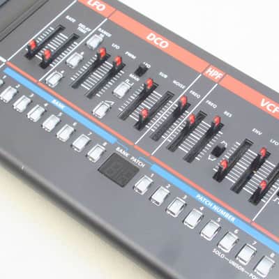 Roland JU-06 "Recreates the legendary JUNO-106 in a compact, book-sized format" [Z1G6774] (03/05) image 10