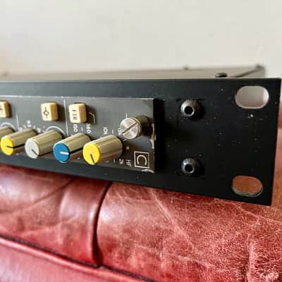 Calreq 3744 Double stereo 04 band parametric equaliser image 4