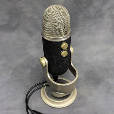 Blue Yeti Pro USB/XLR Condenser Microphone with Stand & Dual XLR Breakout Cable image 4