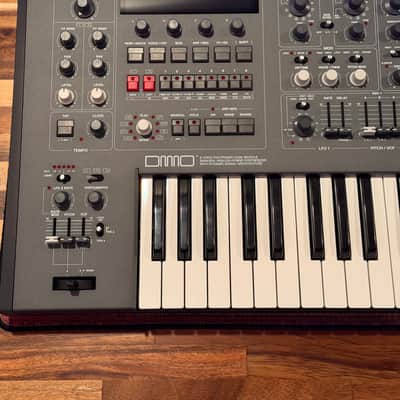 UDO DMNO 8-voice Polyphonic Hybrid Keyboard Synthesizer - Black image 4