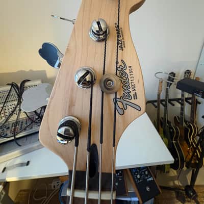 Fender Standard Jazz Bass image 2