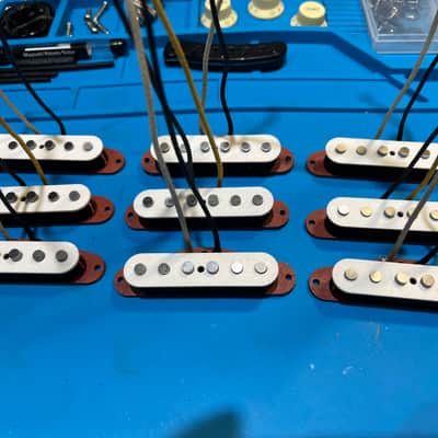 Stratocaster VINTAGE Hand wound 1982 AVRI single coil pickups in loaded 5-way pickguard image 18